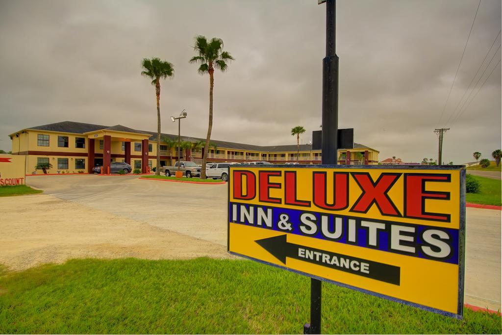 Deluxe Inn And Suites Raymondville Exterior foto